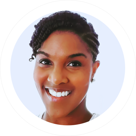 Photo of Sharnese smiling.